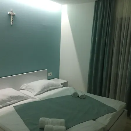 Bed & Breakfast Flowers 3*