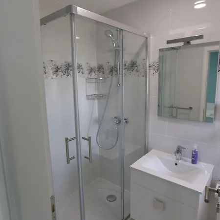 Flowers Bed & Breakfast 3*