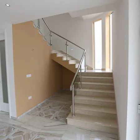 Bed & Breakfast Flowers