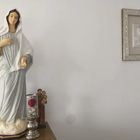 Flowers Bed & Breakfast 3*