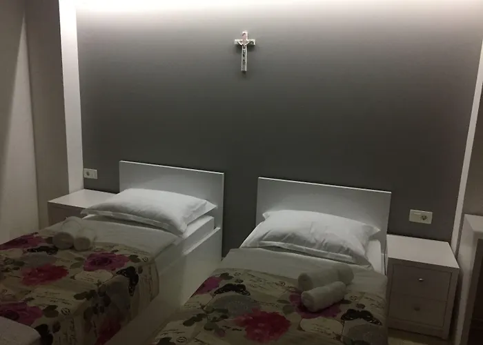 Flowers Bed & Breakfast 3*