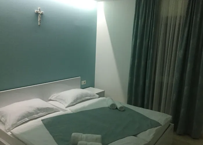 Bed & Breakfast Flowers 3*