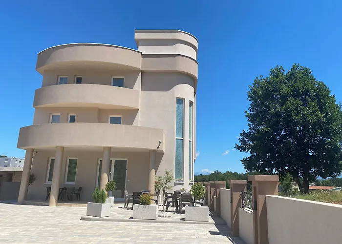 Flowers Bed & Breakfast 3*