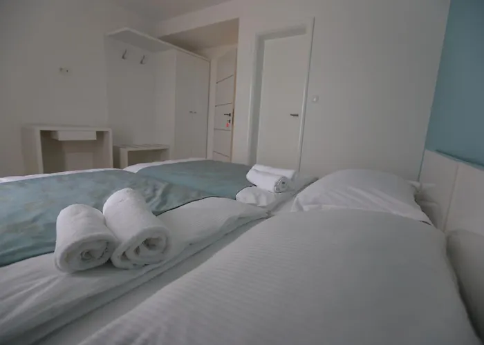 Bed & Breakfast Flowers 3*