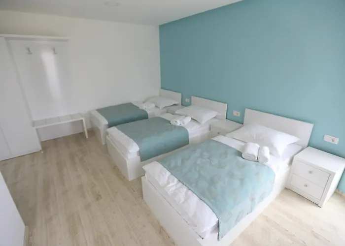 Flowers Bed & Breakfast 3*